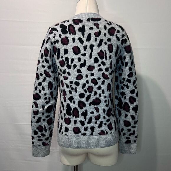 Halogen Snow Leopard Gray Red Crew Neck Sweater Size XS Wool Blend - Picture 3 of 5